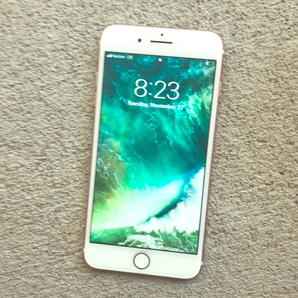 iPhone 7s +
